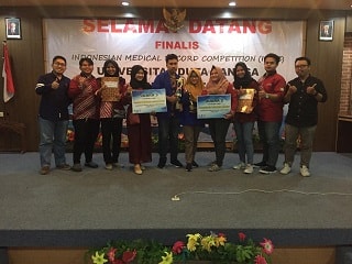 Foto Bersama Dosen Pendamping, Official serta Peserta Lomba Indonesian Medical Record Competition (IMRC)